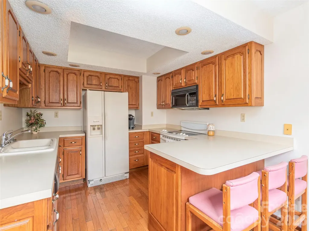 169 N Serpentine Avenue Hot Springs NC 28743