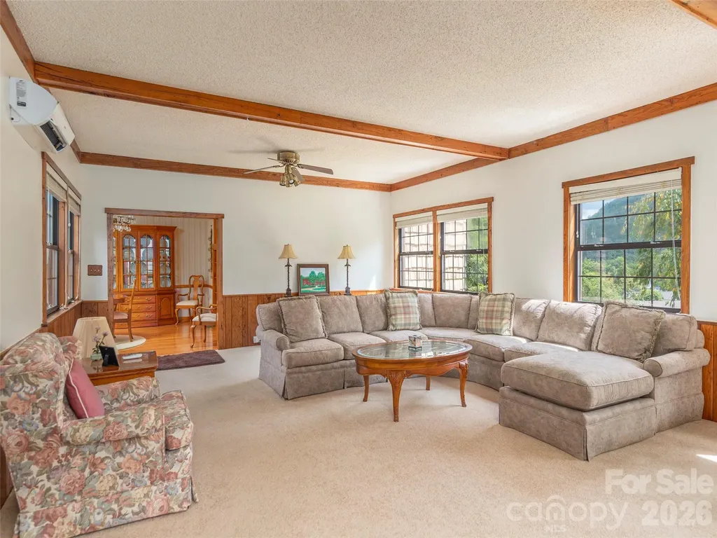 169 N Serpentine Avenue Hot Springs NC 28743