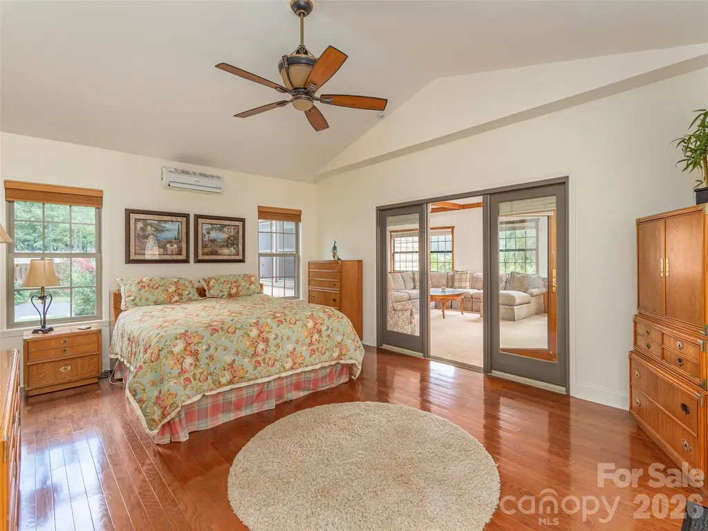 169 N Serpentine Avenue Hot Springs NC 28743