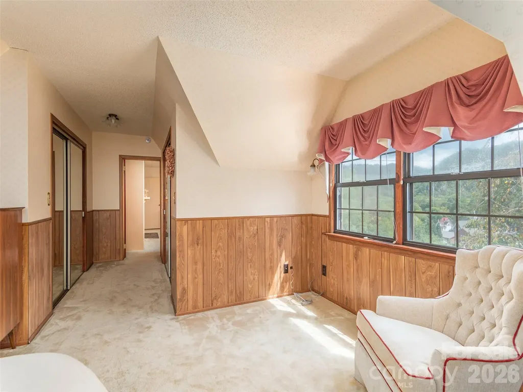 169 N Serpentine Avenue Hot Springs NC 28743