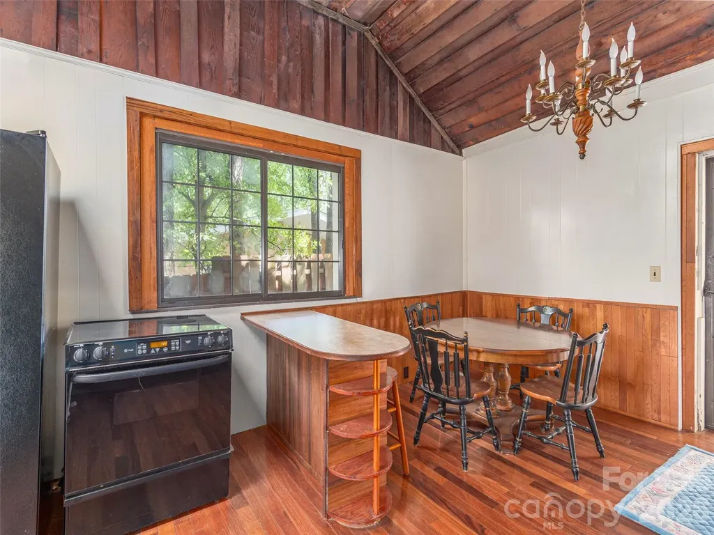 169 N Serpentine Avenue Hot Springs NC 28743