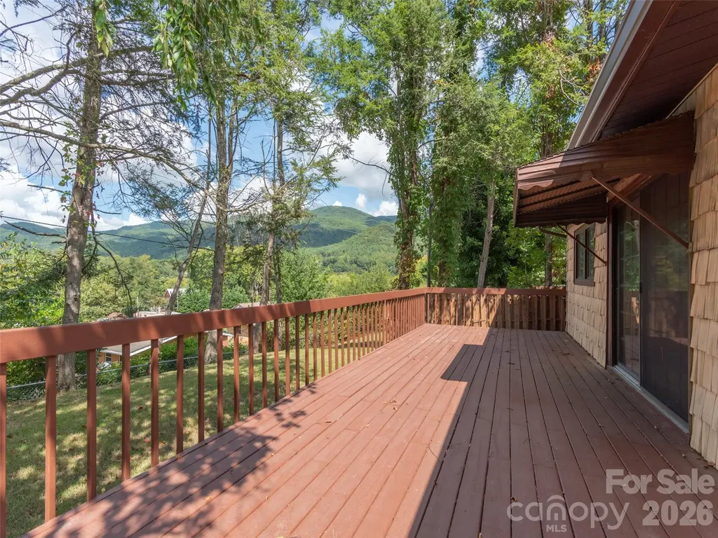 169 N Serpentine Avenue Hot Springs NC 28743