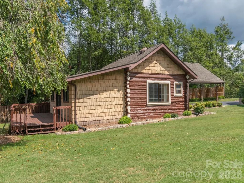 169 N Serpentine Avenue Hot Springs NC 28743