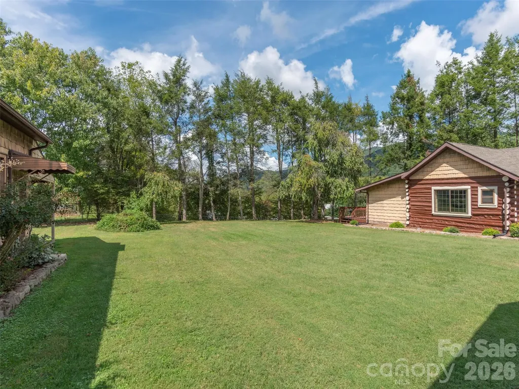169 N Serpentine Avenue Hot Springs NC 28743