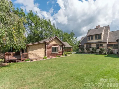 169 N Serpentine Avenue Hot Springs NC 28743