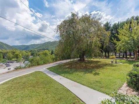 169 N Serpentine Avenue Hot Springs NC 28743