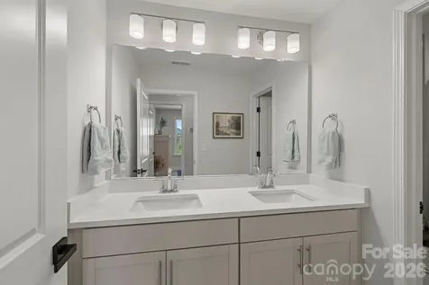 7026 Cloer Court Charlotte NC 28214