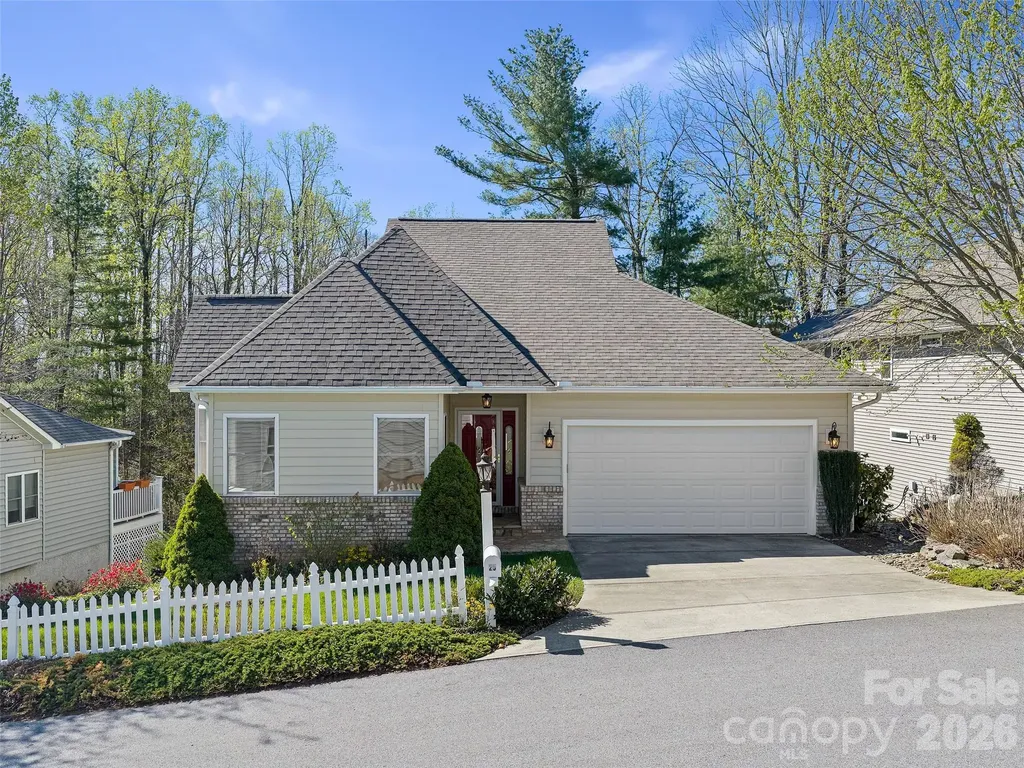 25 Ashefield Court Hendersonville NC 28791