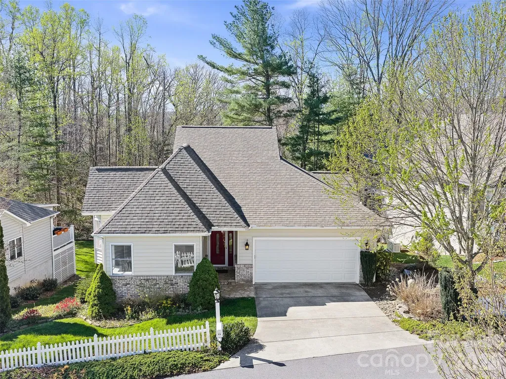 25 Ashefield Court Hendersonville NC 28791