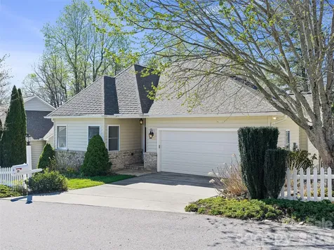 25 Ashefield Court Hendersonville NC 28791