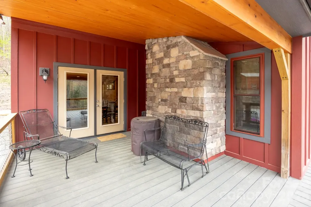 670 Island Creek Road Lake Lure NC 28746