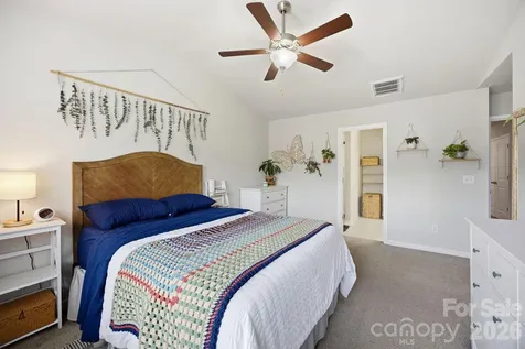 10041 Brittondale Lane Charlotte NC 28215