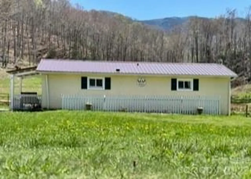 1638 Hughes Gap Road Bakersville NC 28705