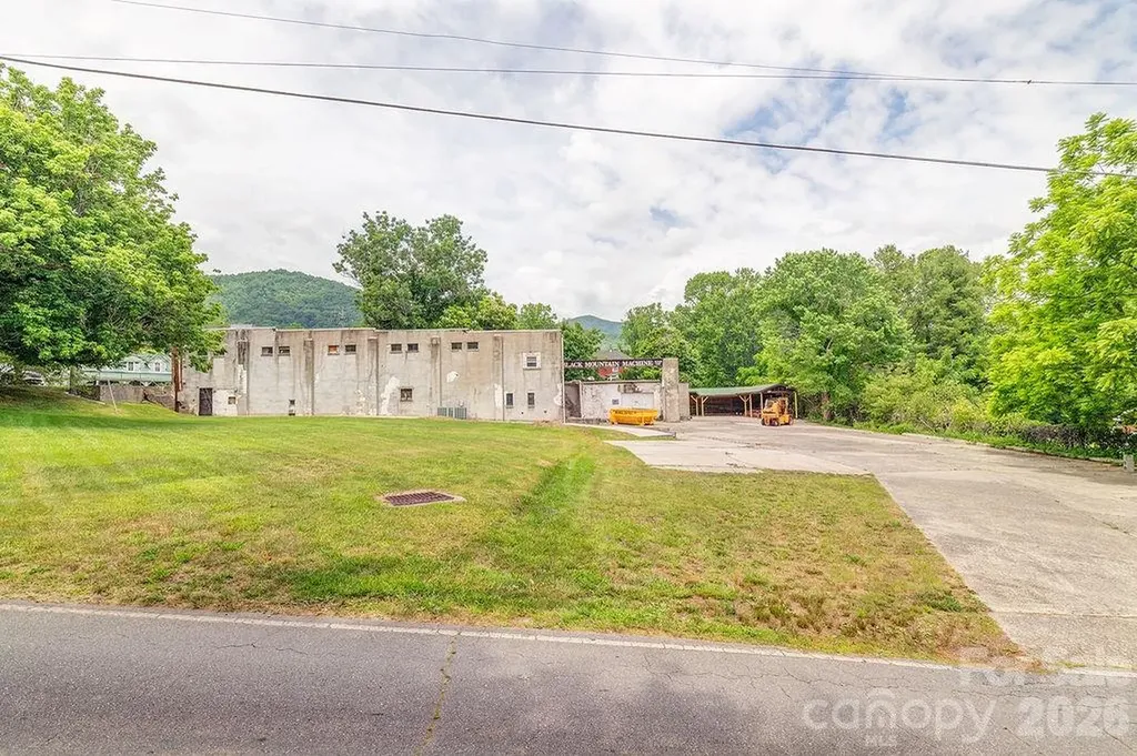 1100-1104 Montreat Road Black Mountain NC 28711