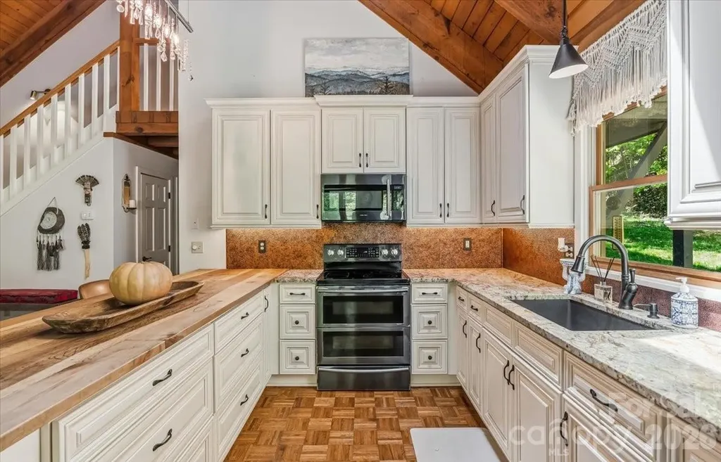 61 Greer Way Mars Hill NC 28754