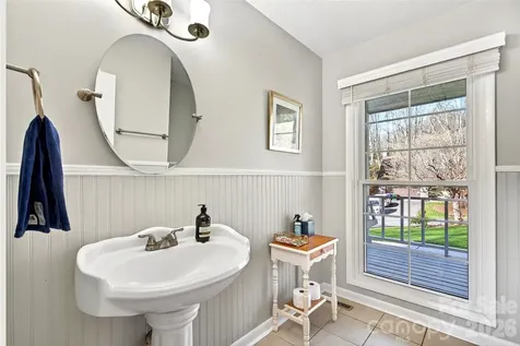 102 Charles Ridge Road Asheville NC 28805
