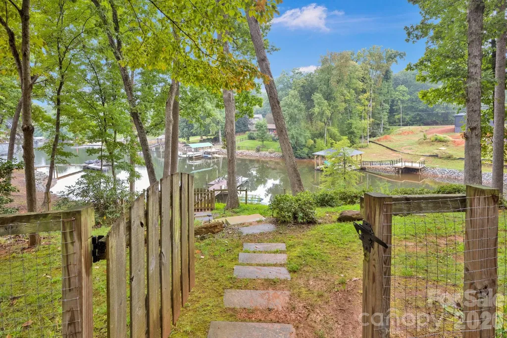 470 Lakeview Shores Loop Mooresville NC 28117