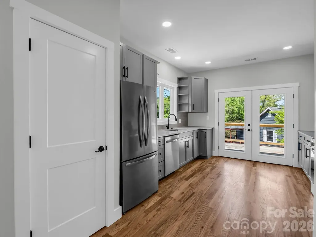 18 Worley Place Asheville NC 28806