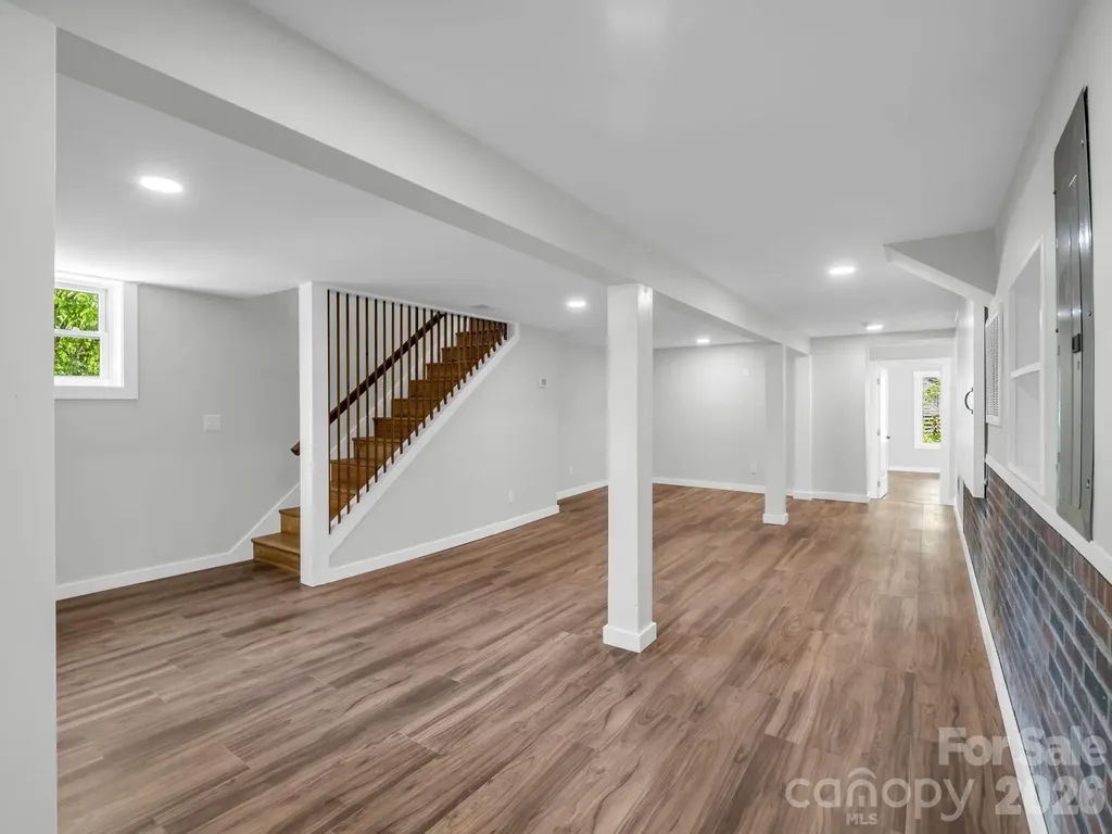 18 Worley Place Asheville NC 28806