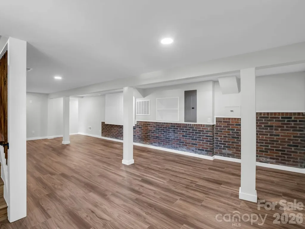 18 Worley Place Asheville NC 28806