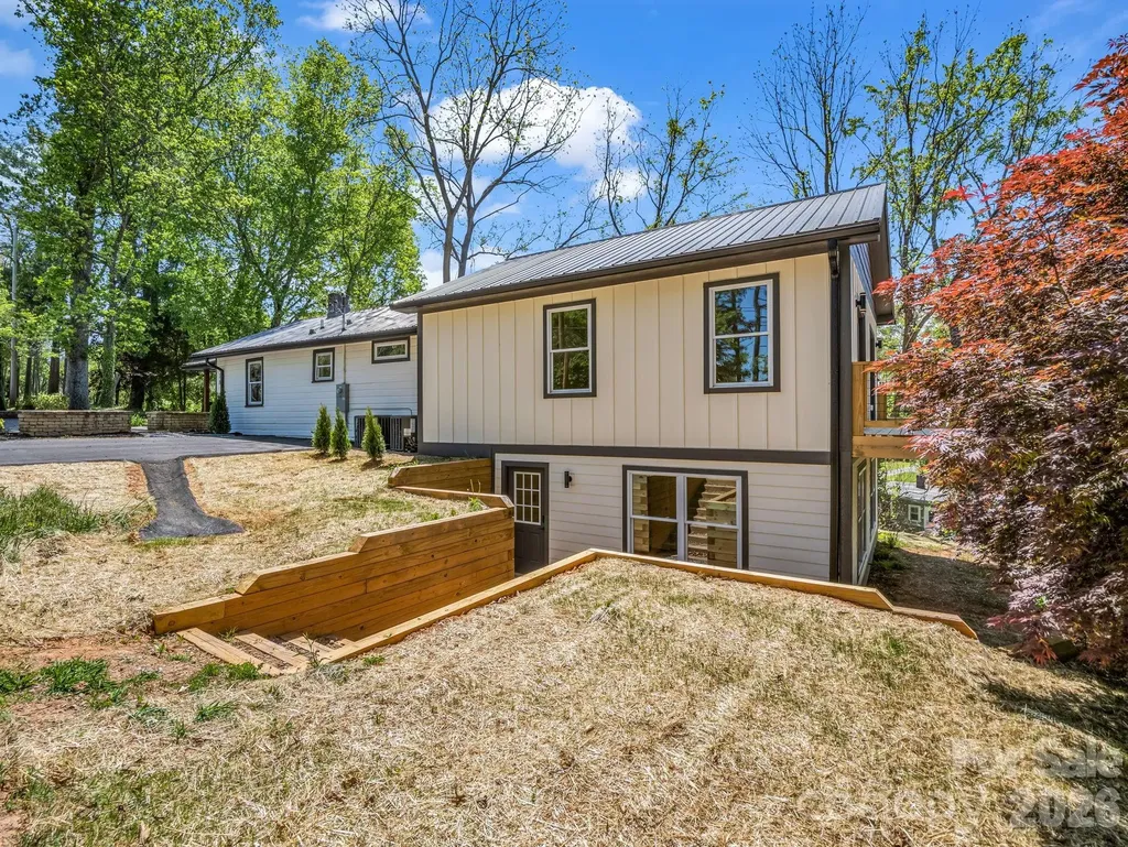 18 Worley Place Asheville NC 28806