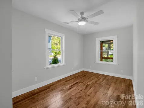 18 Worley Place Asheville NC 28806