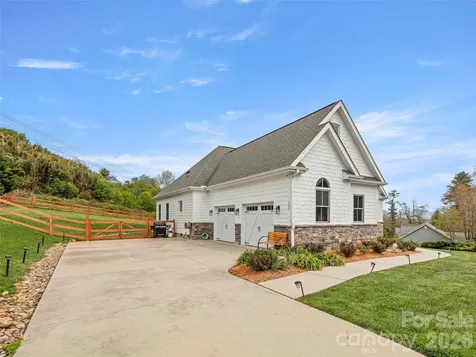 127 Rockbridge Road Mills River NC 28759