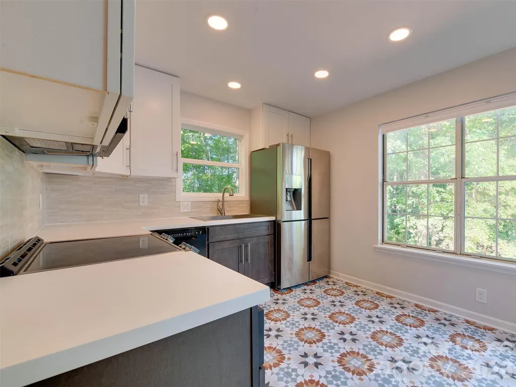 9006 Saint Thomas Lane Charlotte NC 28277