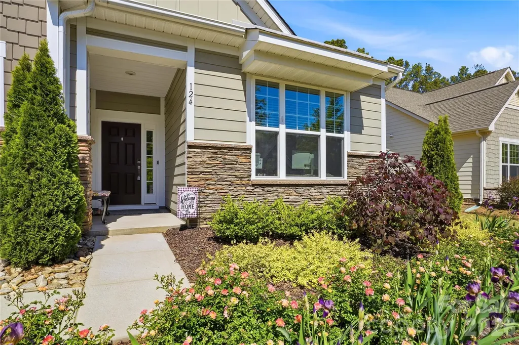 124 Van Gogh Trail Mount Holly NC 28120