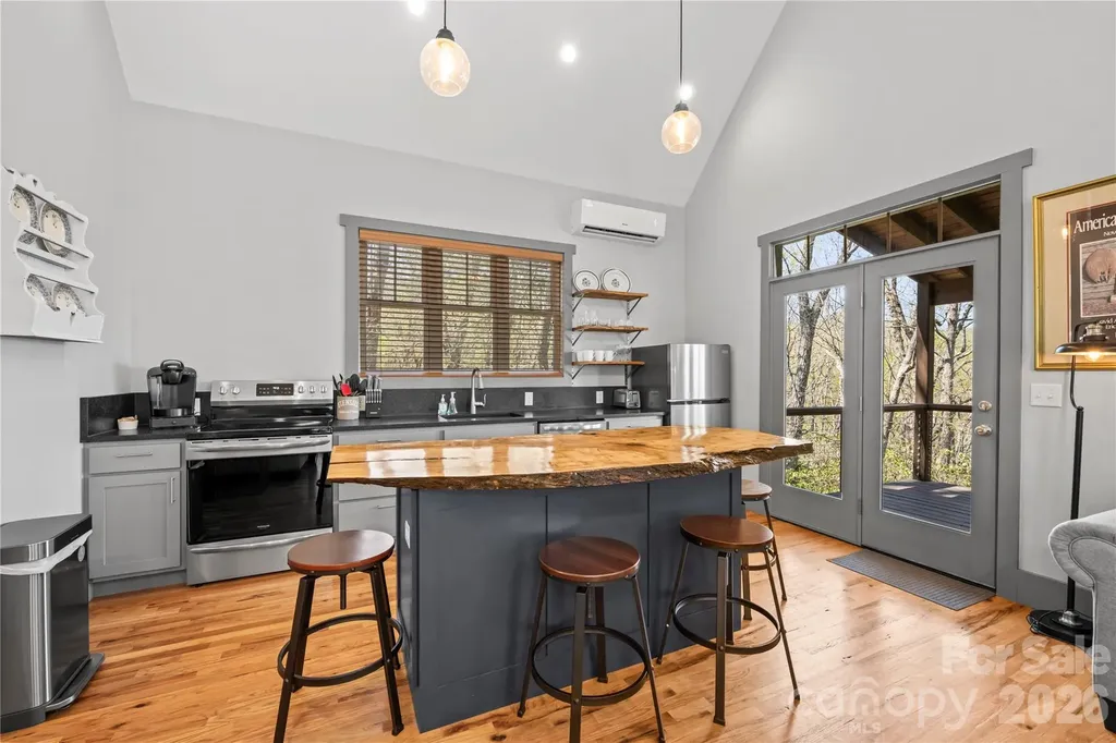 156 Ellerslie Acre Hendersonville NC 28739