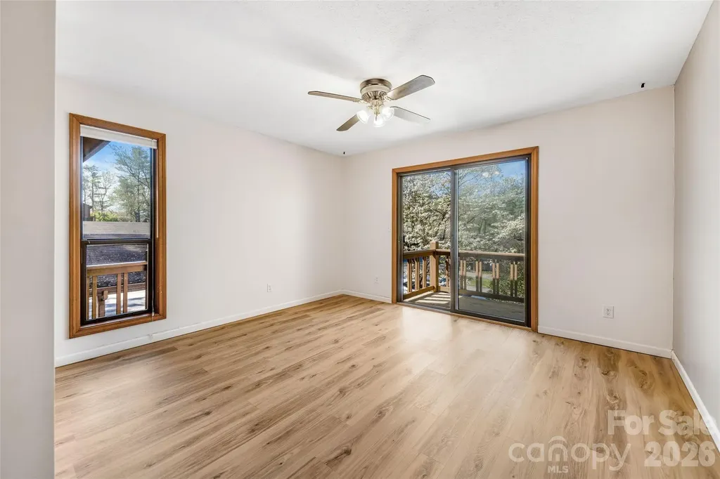 521 Courtwood Lane Hendersonville NC 28739