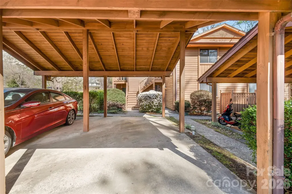 521 Courtwood Lane Hendersonville NC 28739