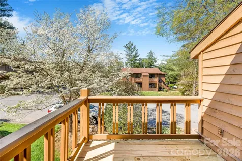 521 Courtwood Lane Hendersonville NC 28739