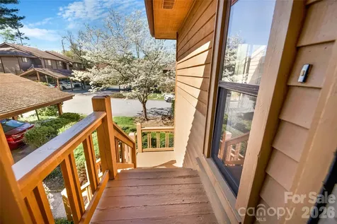 521 Courtwood Lane Hendersonville NC 28739