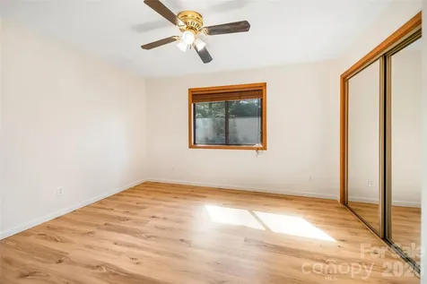 521 Courtwood Lane Hendersonville NC 28739