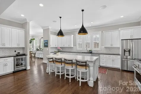 328 Melbourne Court Charlotte NC 28209