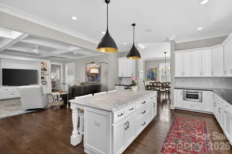 328 Melbourne Court Charlotte NC 28209