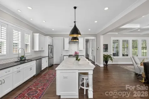 328 Melbourne Court Charlotte NC 28209