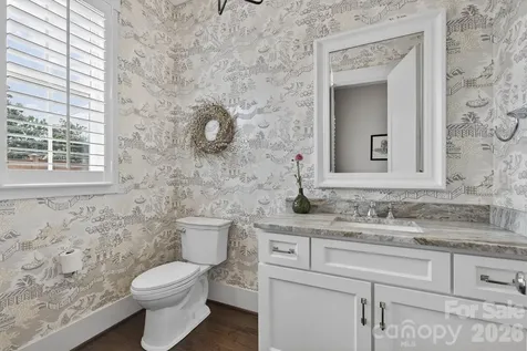 328 Melbourne Court Charlotte NC 28209