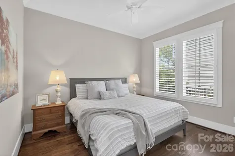 328 Melbourne Court Charlotte NC 28209