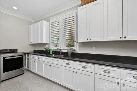 328 Melbourne Court Charlotte NC 28209
