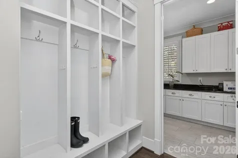 328 Melbourne Court Charlotte NC 28209