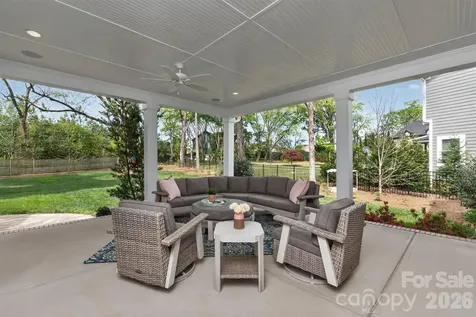 328 Melbourne Court Charlotte NC 28209