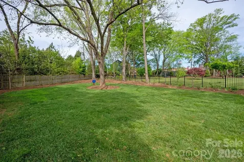 328 Melbourne Court Charlotte NC 28209