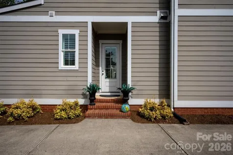 328 Melbourne Court Charlotte NC 28209