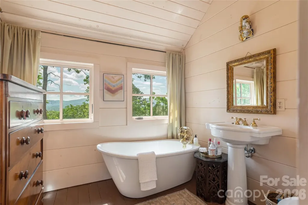 106 Mccauley Drive Asheville NC 28803