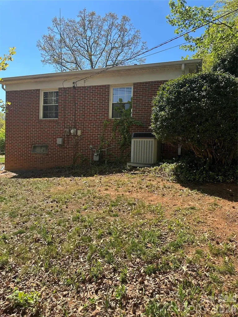 2760 19th Avenue NE Hickory NC 28601