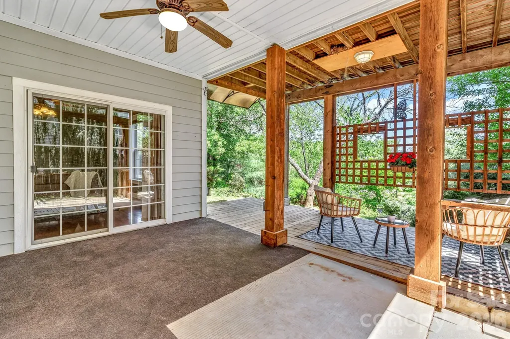 213 Nut Hatch Loop Arden NC 28704