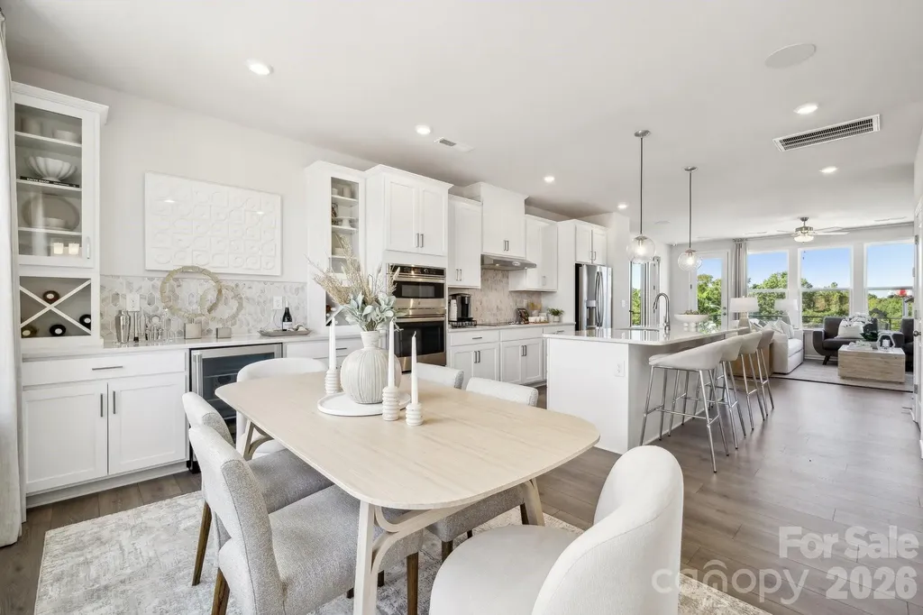 1804 Alexander Village Main Drive Charlotte NC 28262