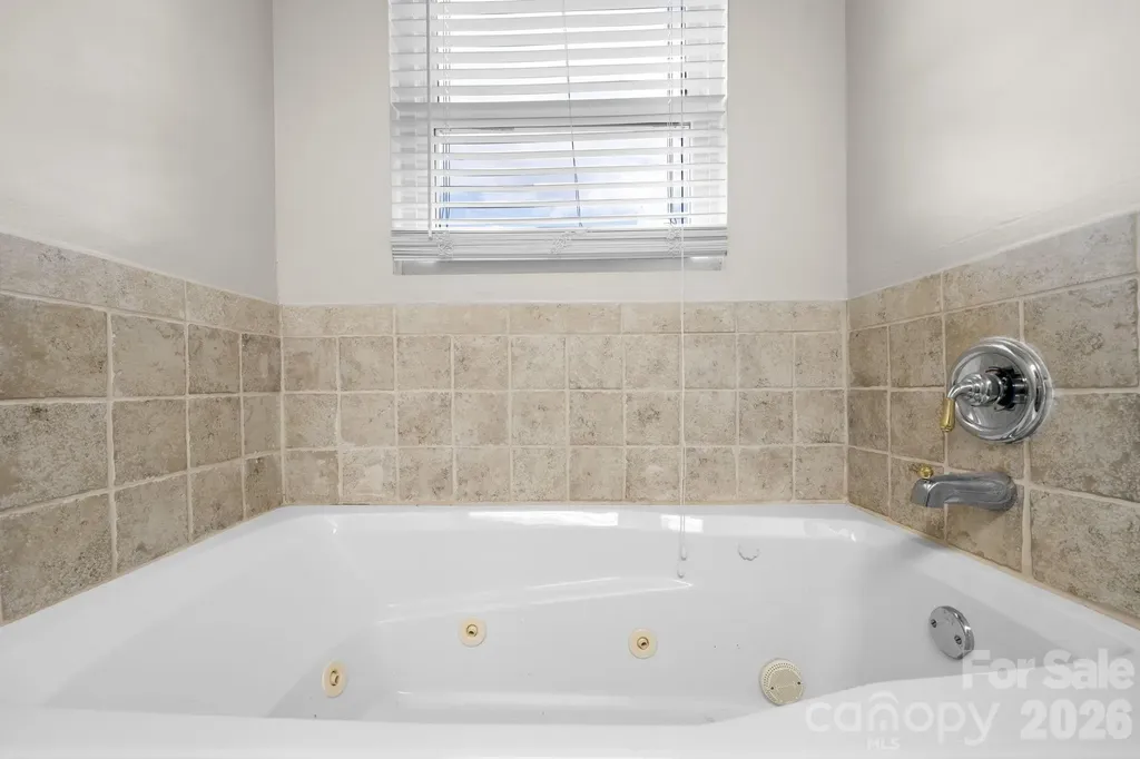 1604 4th Street NE Hickory NC 28601